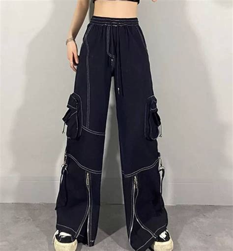 high waist baggy cargo pants.